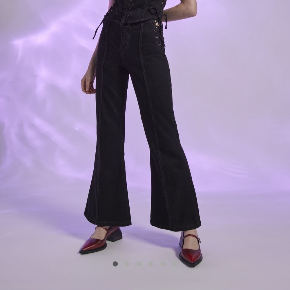 Levi's® X Barbie Ferreira UO Exclusive Lace-Up
Flare Jean
